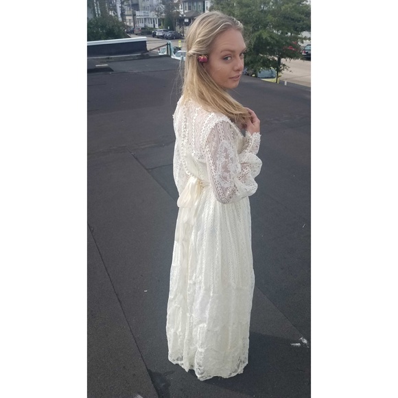 Vintage Victorian Bohemia Wedding Dress - Picture 3 of 7
